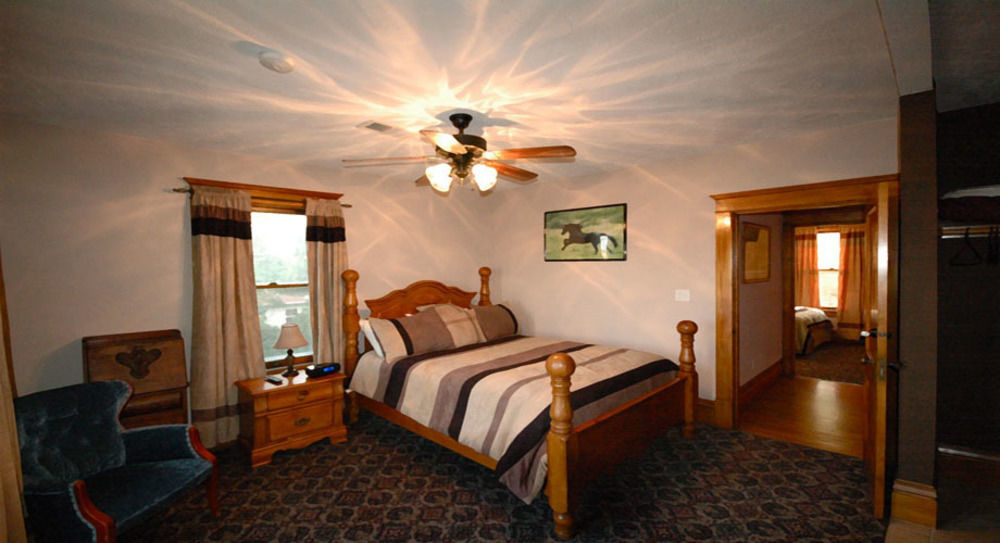 Hitching Horse Inn Пиер Екстериор снимка